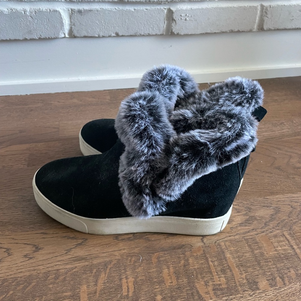 J/Slides Women’s Black Suede Shoes with Gray Faux Fur Trim